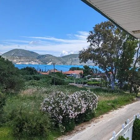 Apartment Malki's House In Livadi