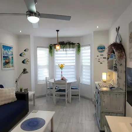 Sharon's Island Get Away In Livadi Apartment *