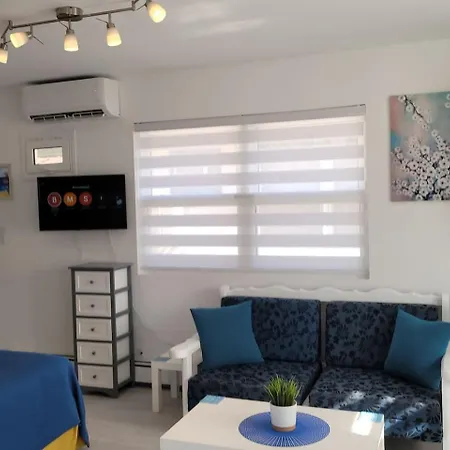 Sharon's Island Get Away In Livadi Apartment *